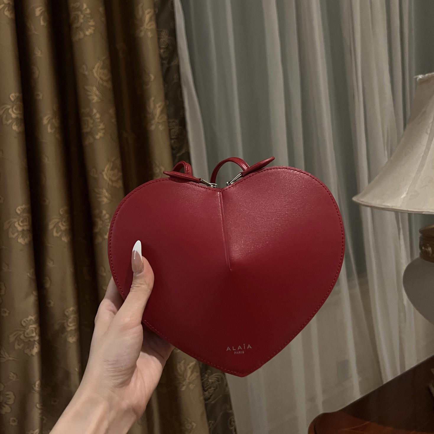 Alaia Le Cœur Bag In Calfskin  - 