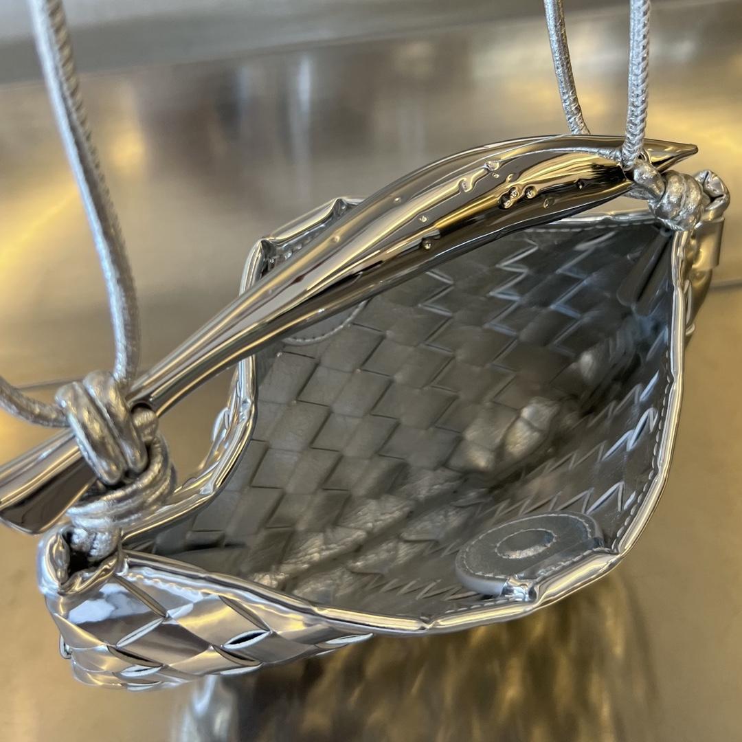Bottega Veneta Silver Sardine Bag  (20*12*2.5cm) - 