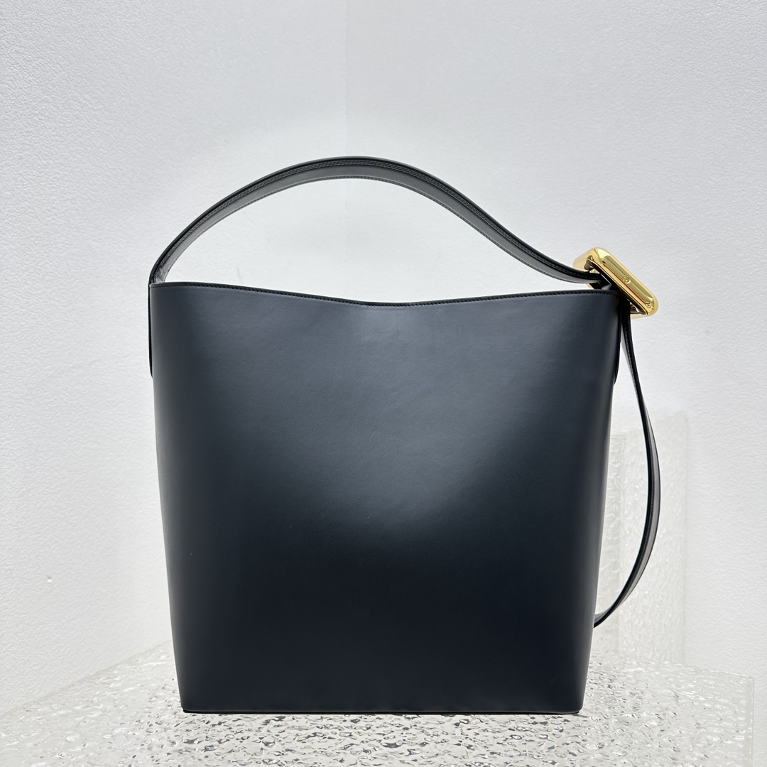 Jacquemus Le Regalo Leather Bucket Bag (30x33x14cm) - 