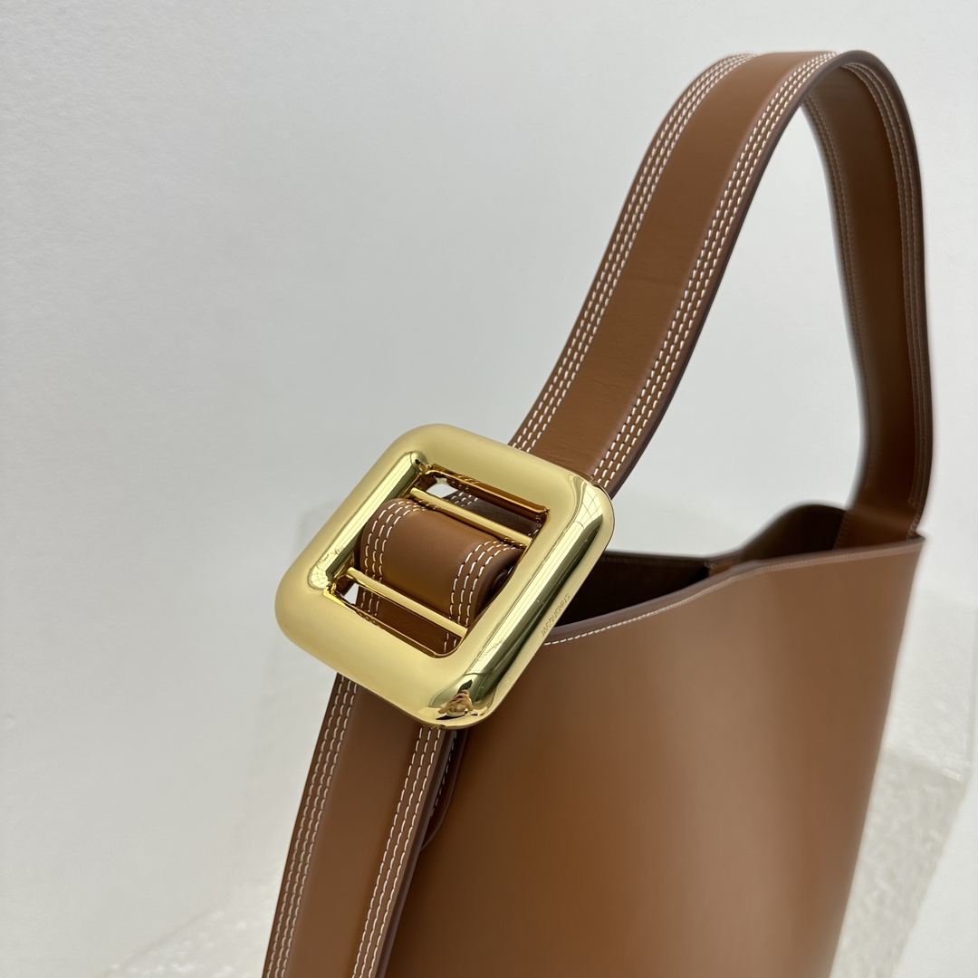 Jacquemus Le Regalo Leather Bucket Bag (30x33x14cm) - 