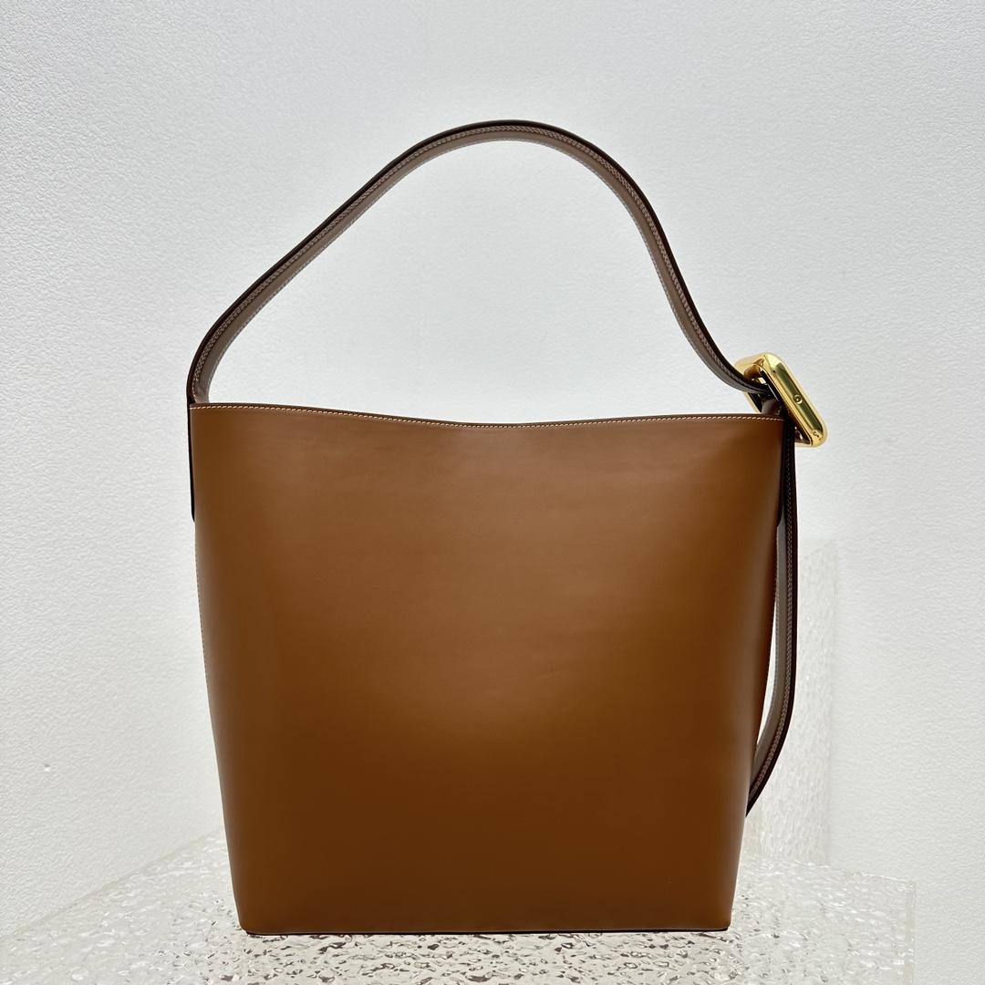 Jacquemus Le Regalo Leather Bucket Bag (30x33x14cm) - 