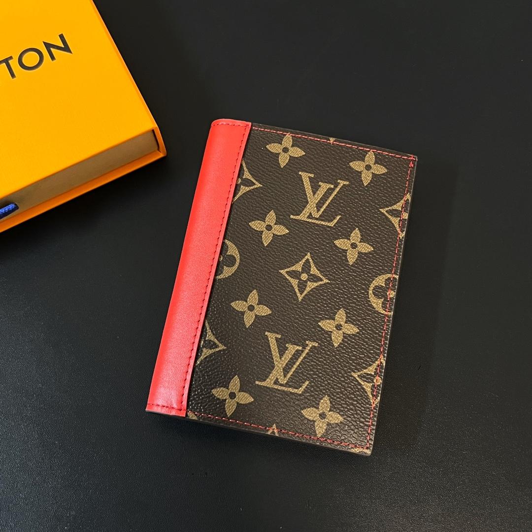 Louis Vuitton Passport Cover   M82862 - 