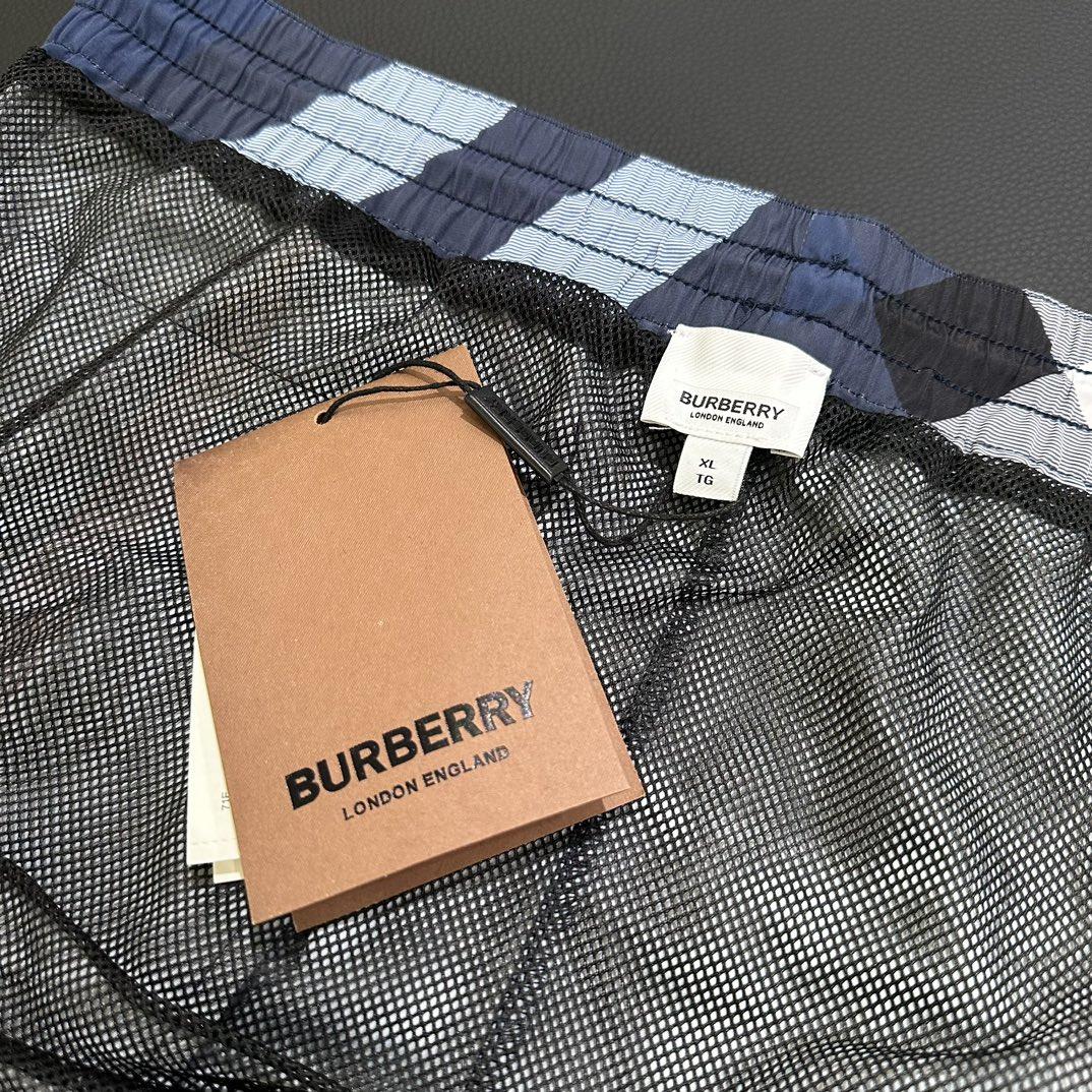 Burberry Shorts    - 