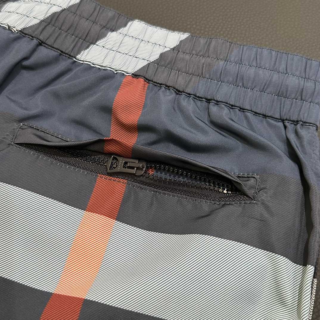 Burberry Shorts    - 