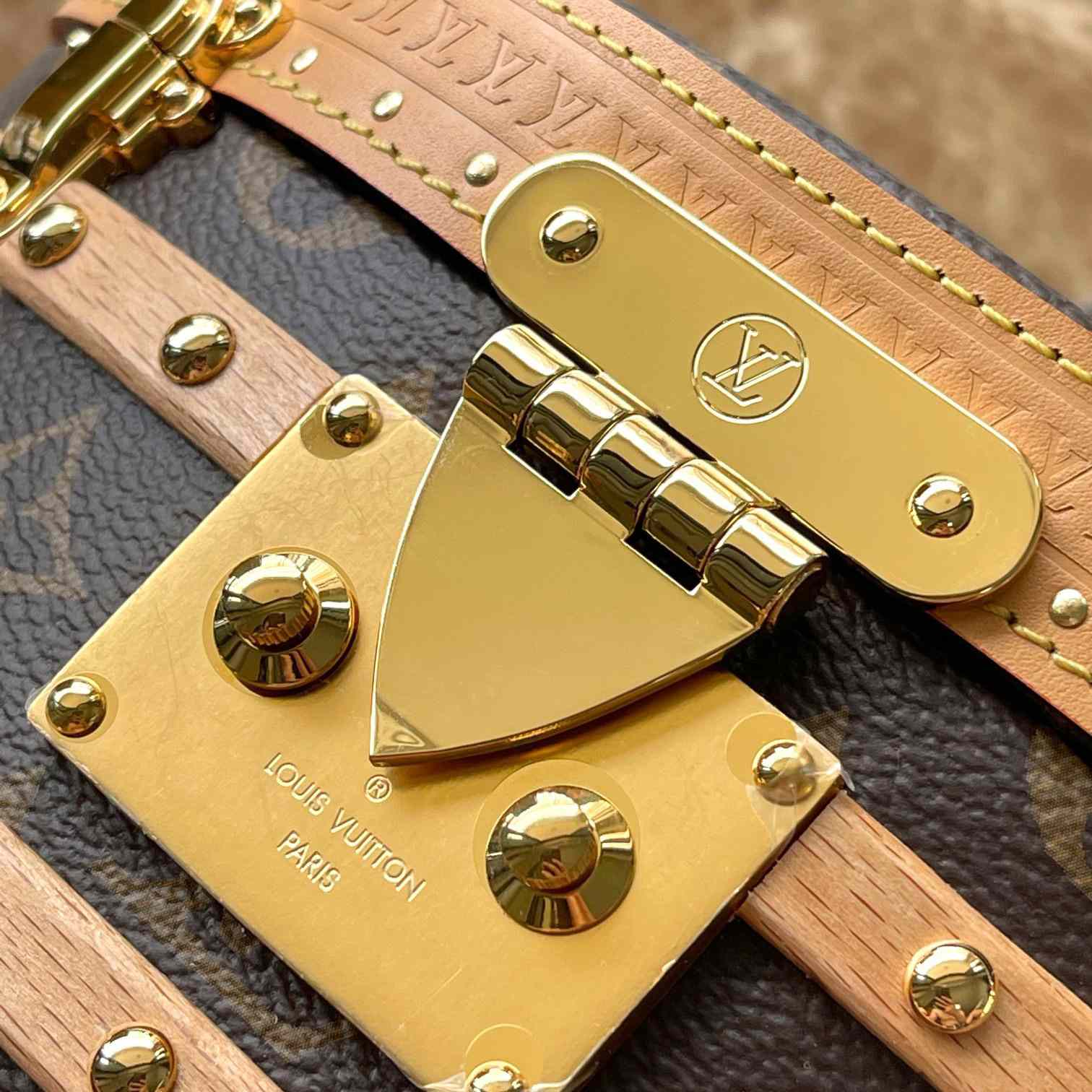 Louis Vuitton Ellis   M24843 - 