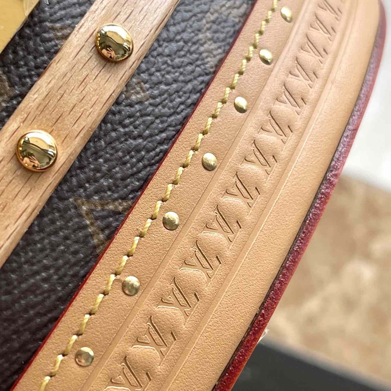 Louis Vuitton Ellis   M24843 - 