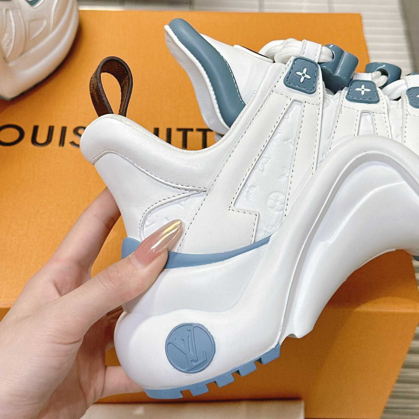 Louis Vuitton LV Archlight Sneaker   1AD28Q - 