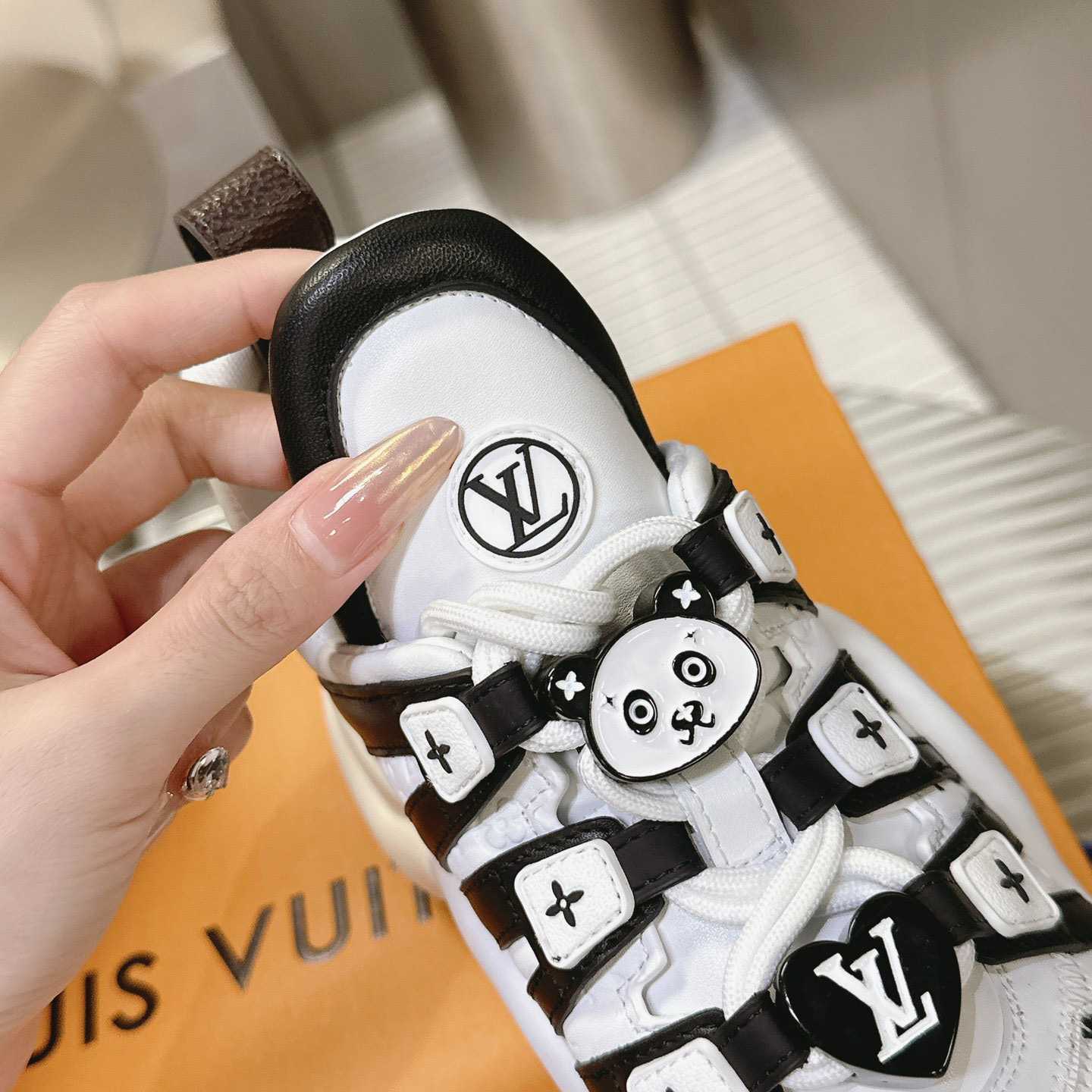 Louis Vuitton LV Archlight Sneaker   1AD2GJ - 