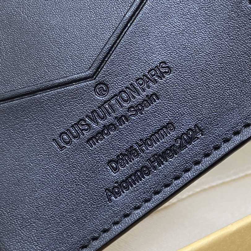 Louis Vuitton Passport Cover   M64501 - 