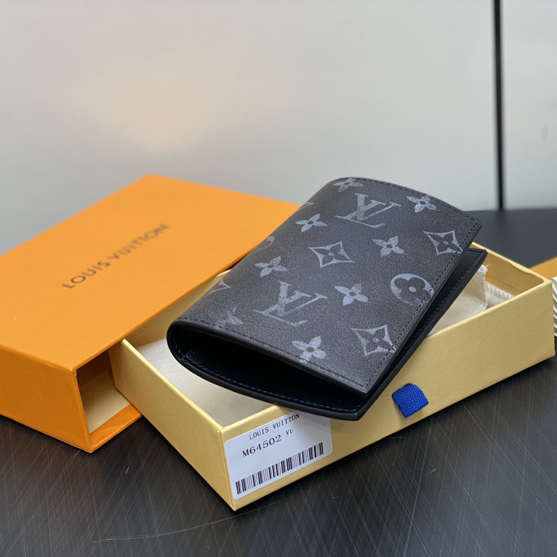 Louis Vuitton Passport Cover   M64501 - 