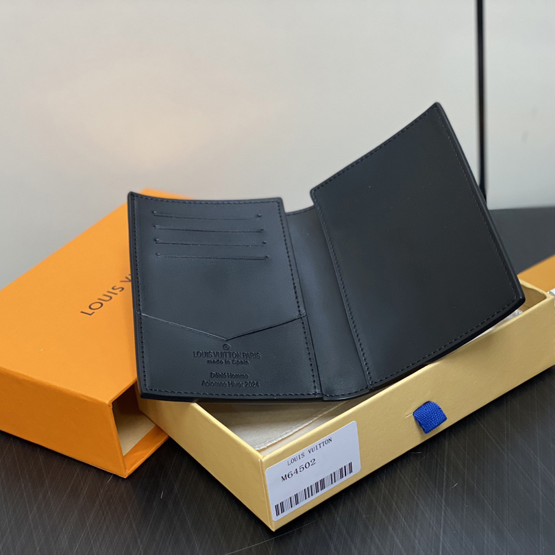 Louis Vuitton Passport Cover   M64501 - 
