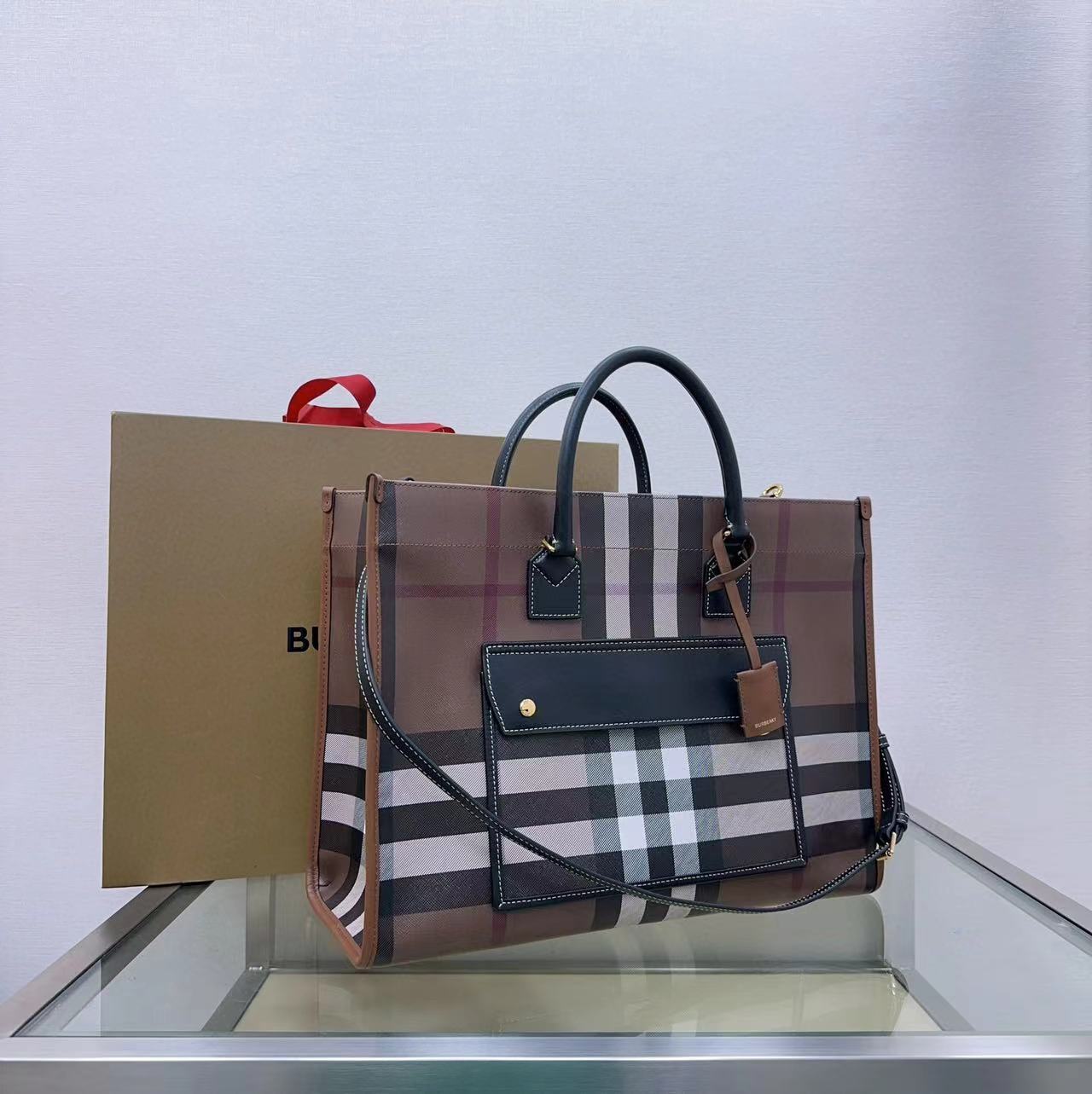Burberry Medium Freya Tote  - 