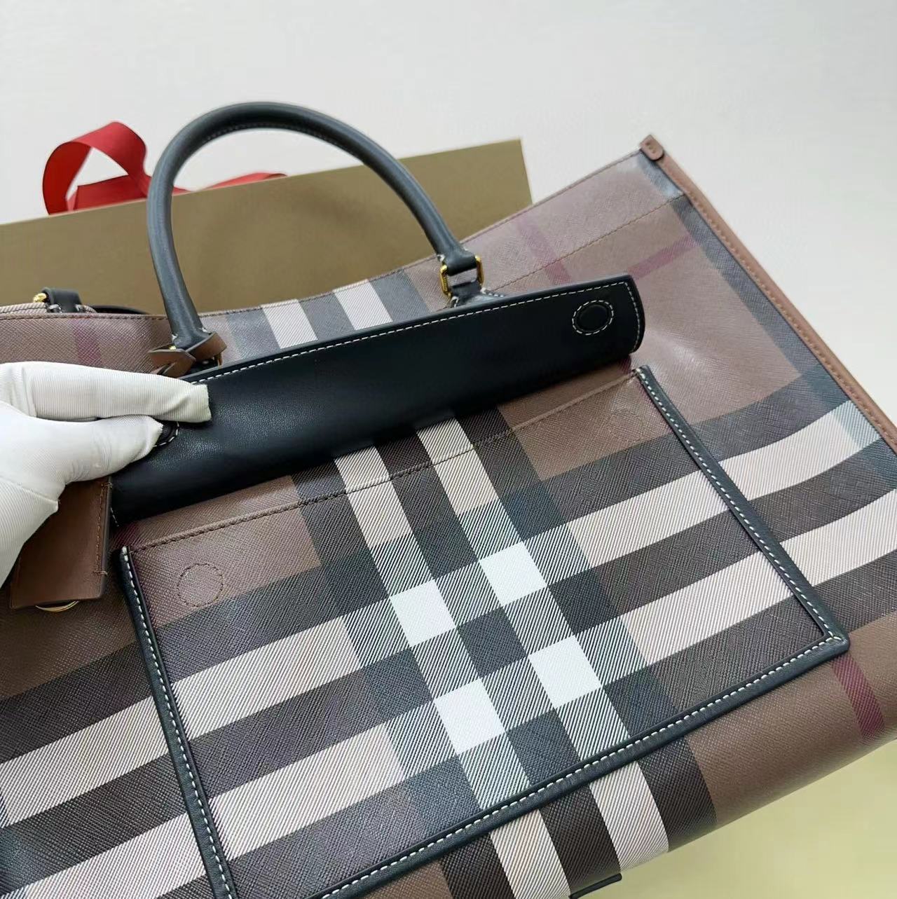 Burberry Medium Freya Tote  - 