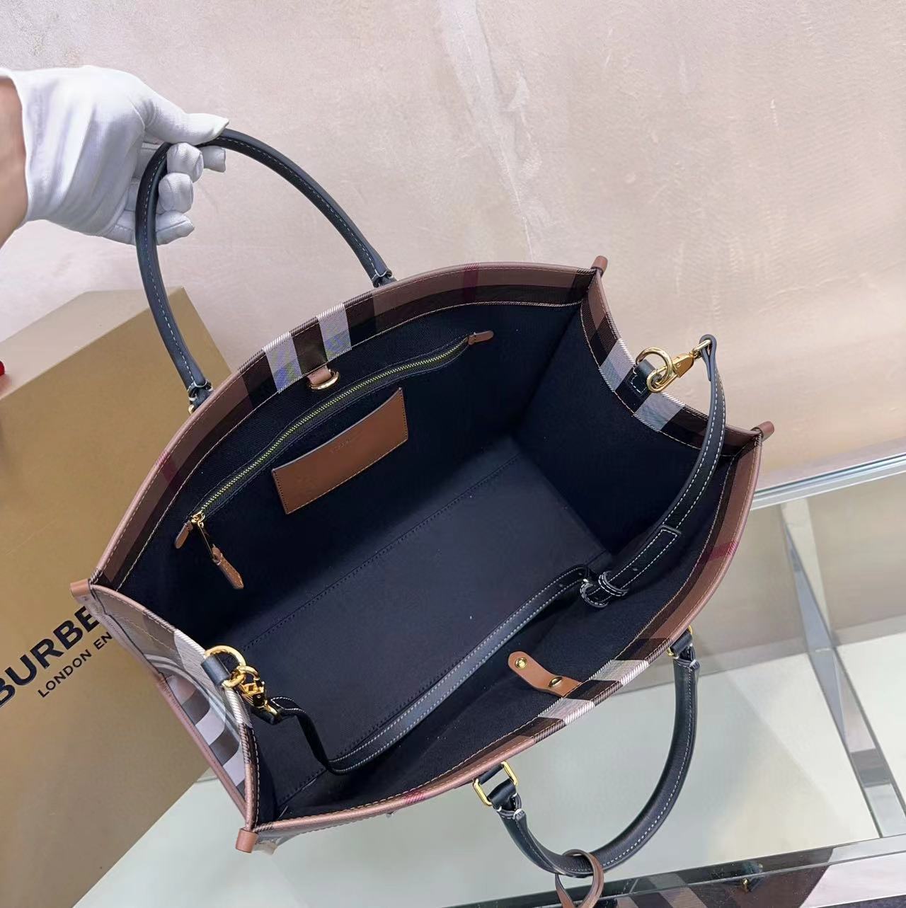 Burberry Medium Freya Tote  - 