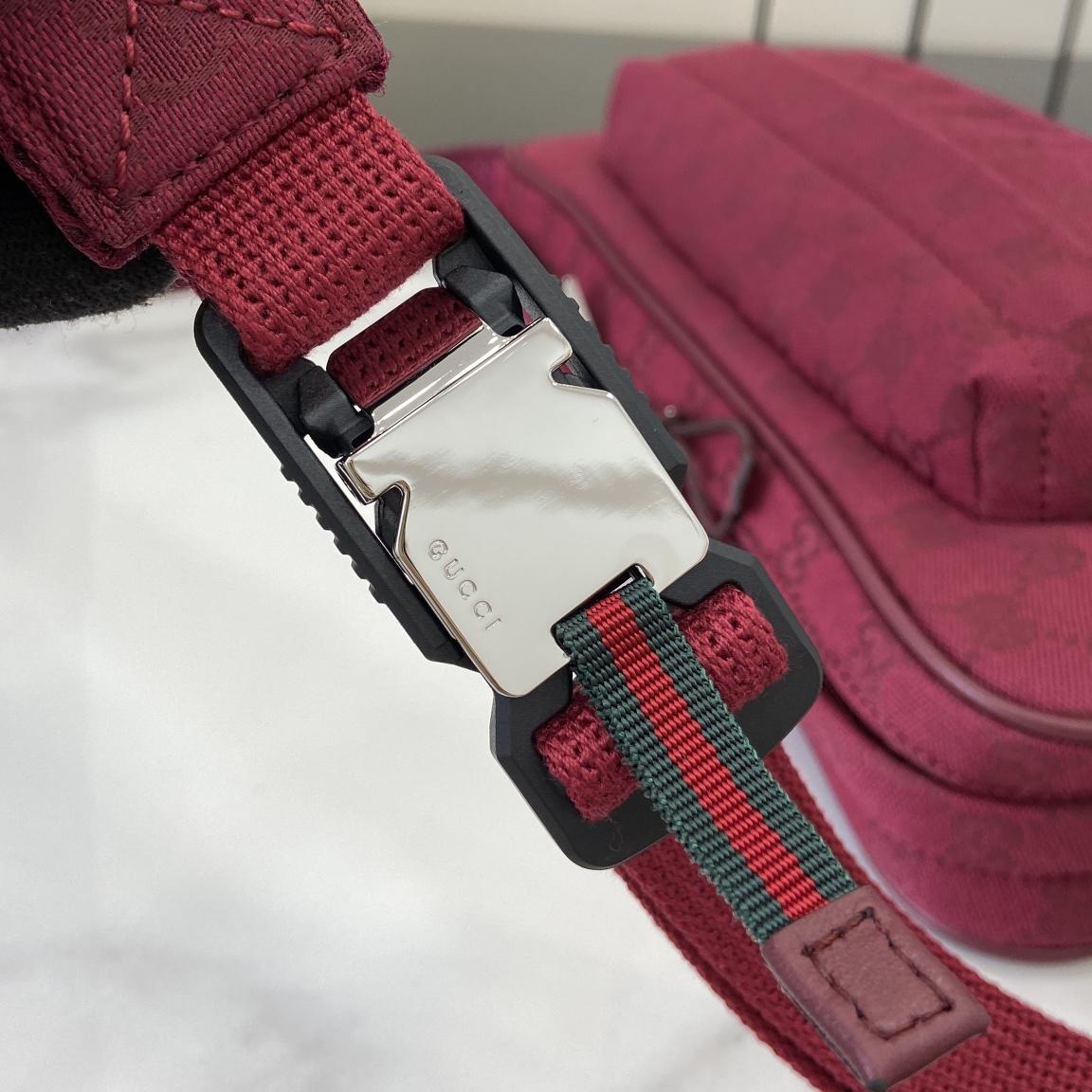 Gucci Small GG Crossbody Bag - 