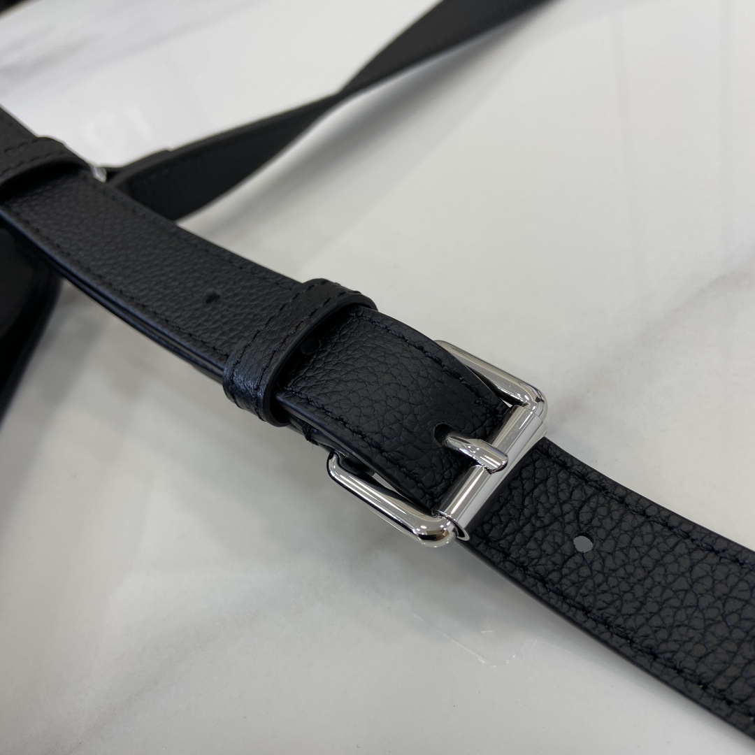 Gucci  Super Mini Crossbody Bag - 