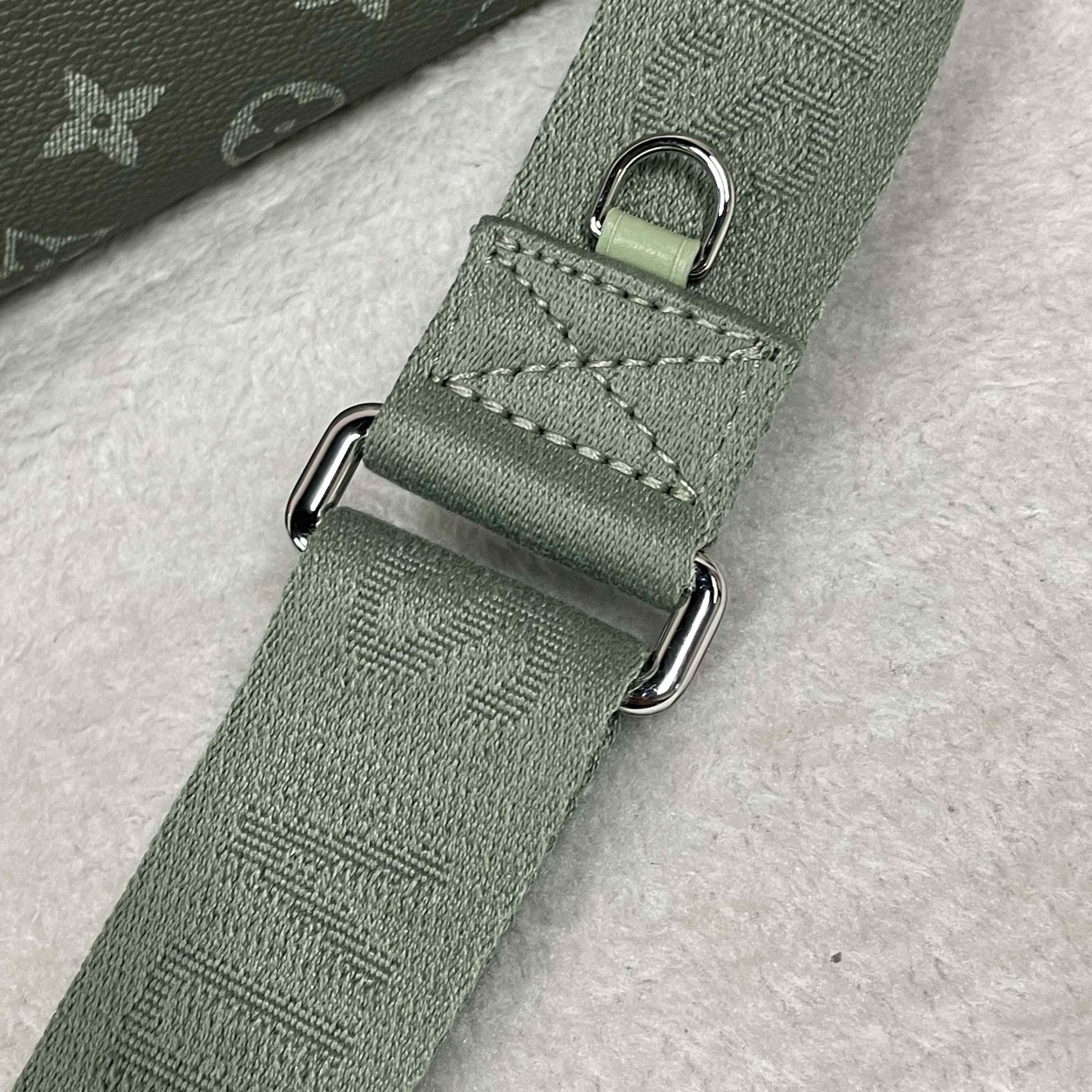 Louis Vuitton District PM   M11593 - DesignerGu