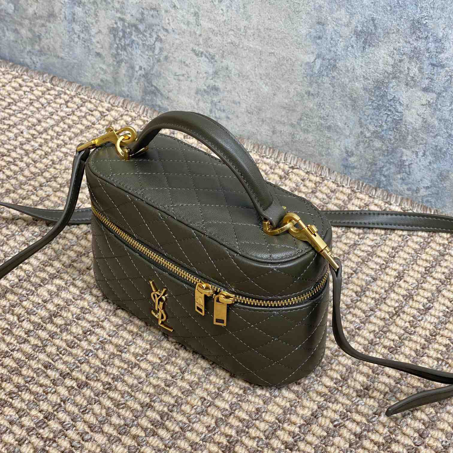 Saint Laurent Gaby Vanity Bag In Lambskin - 