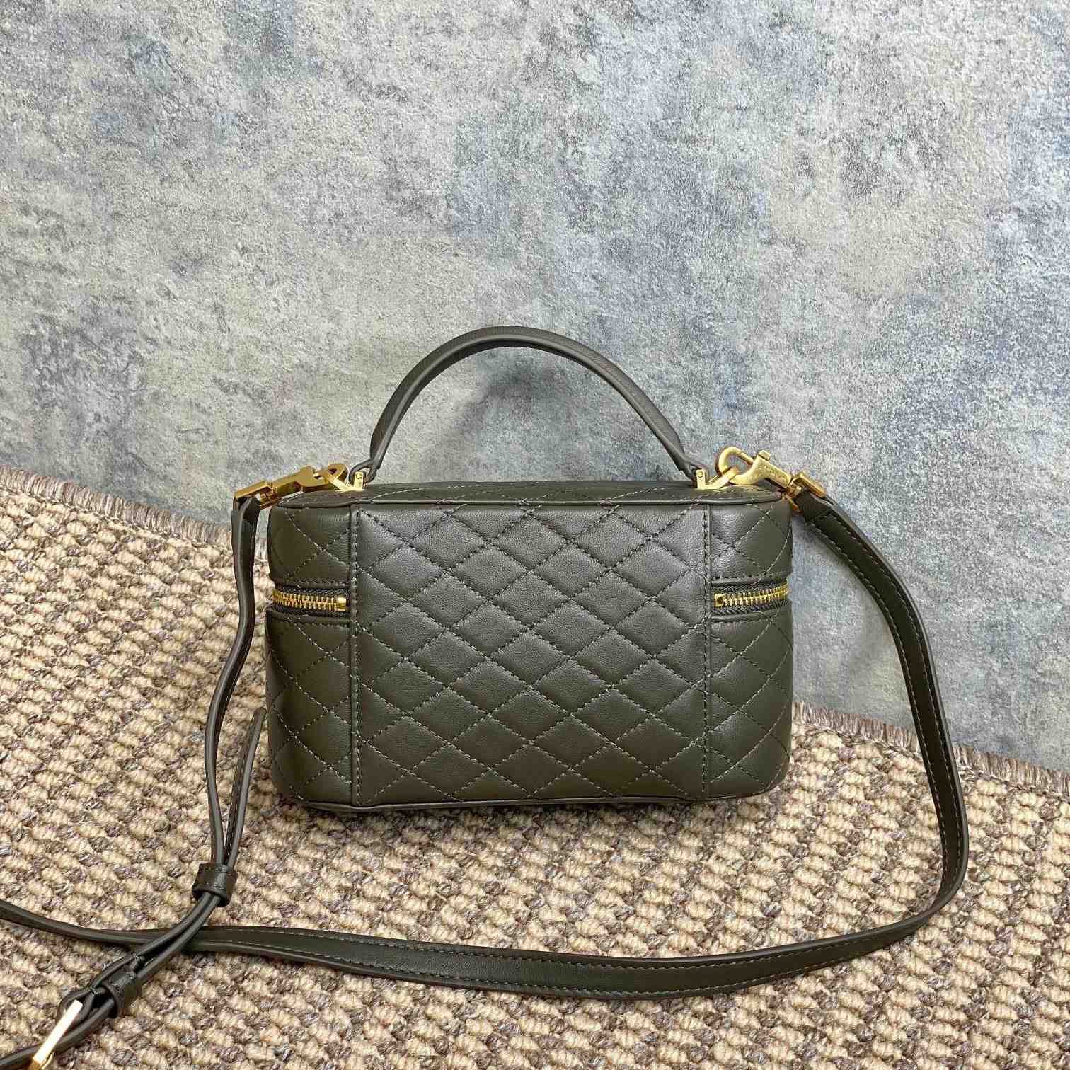 Saint Laurent Gaby Vanity Bag In Lambskin - 