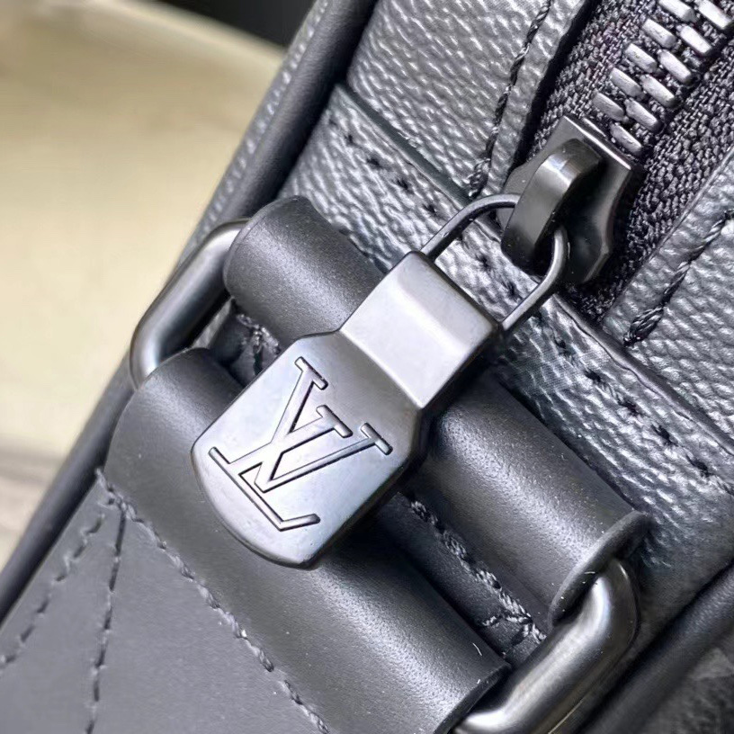 Louis Vuitton Getaway Messenger  M12518 - 