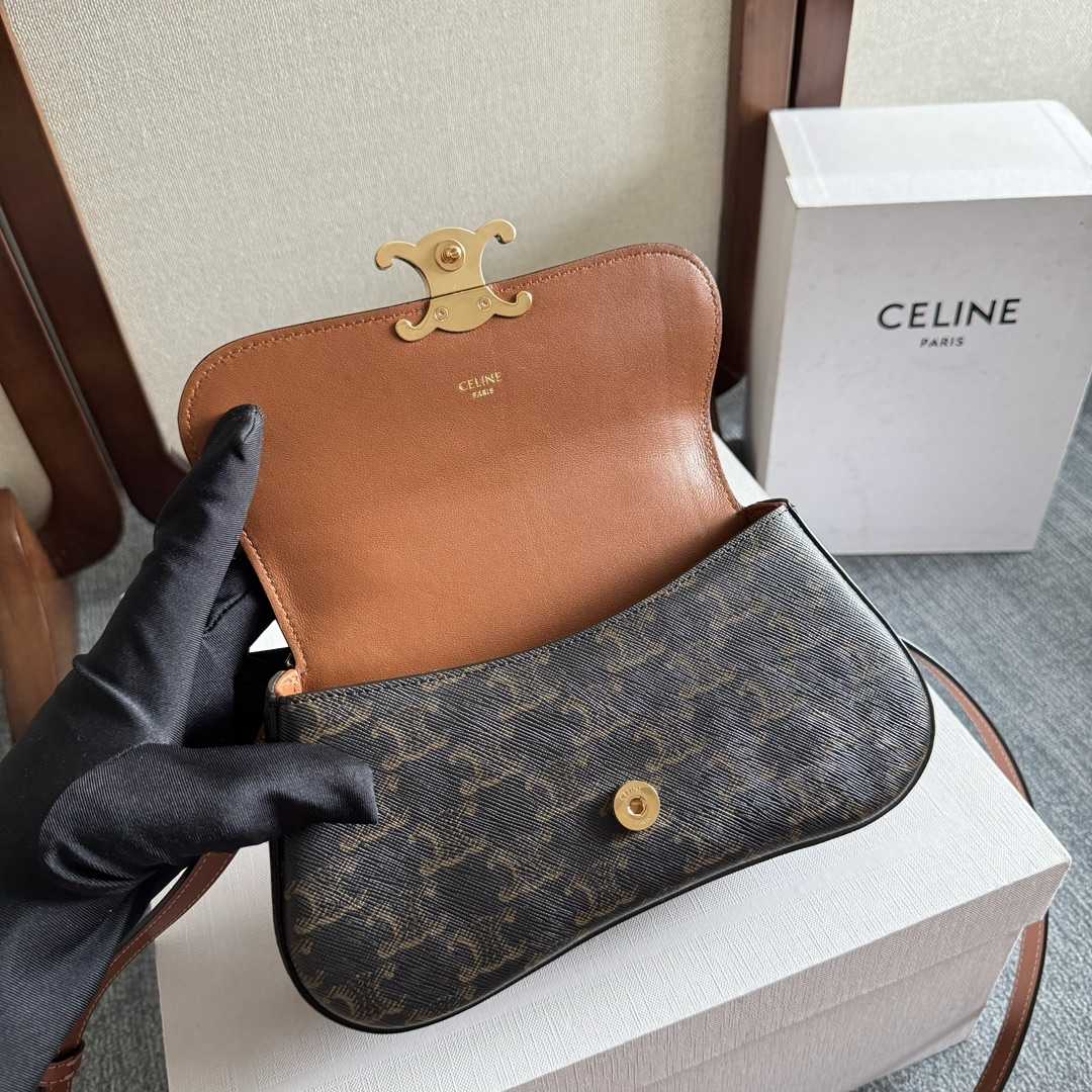 Celine Teen Celine Lola In Triomphe Canvas And Clafskin  - 
