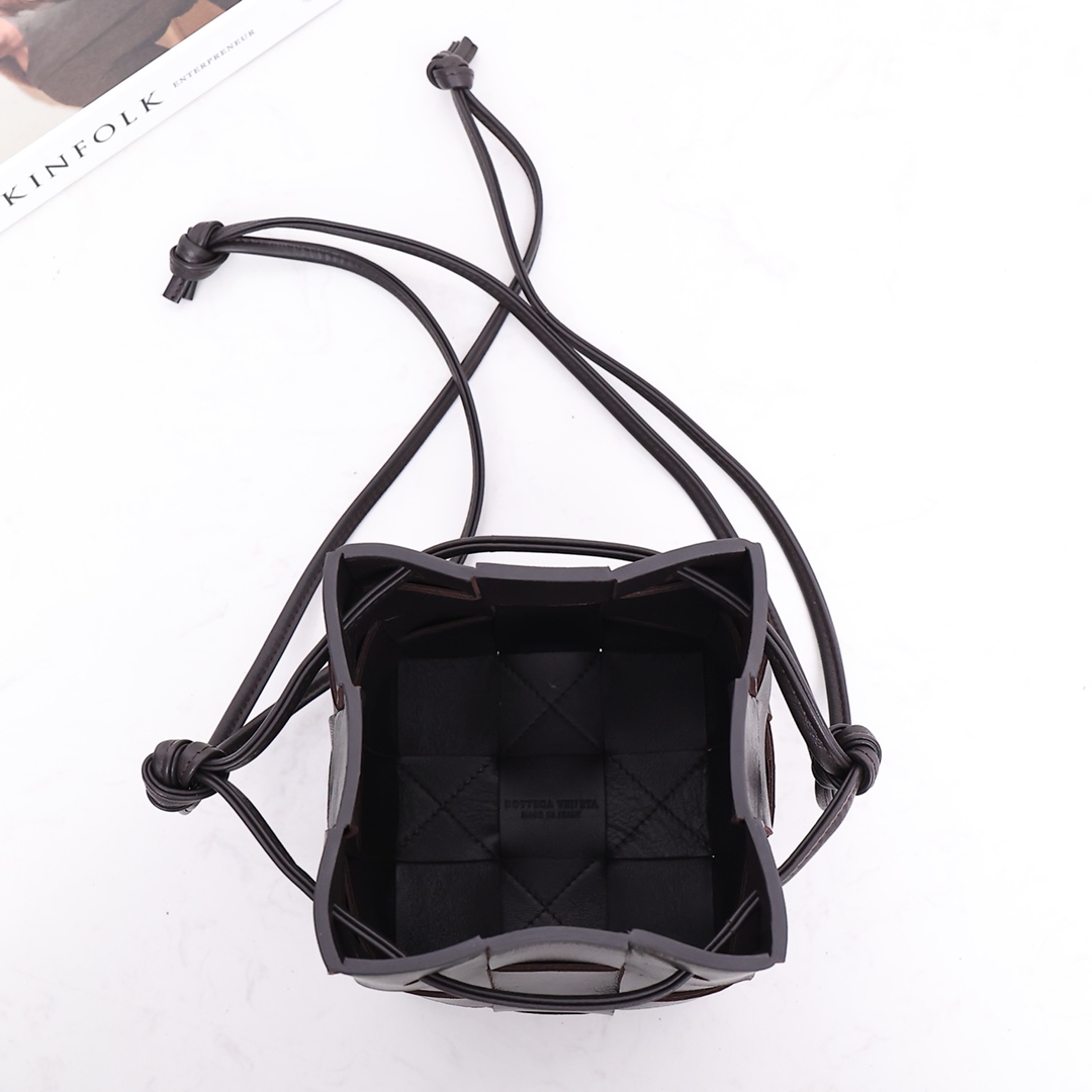 Bottega Veneta Small Cassette Cross-Body Bucket - 