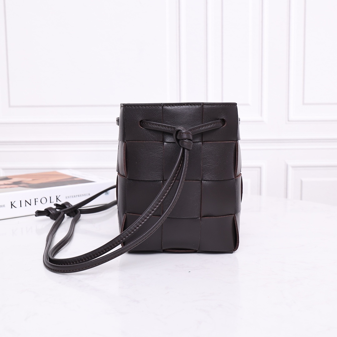 Bottega Veneta Small Cassette Cross-Body Bucket - 