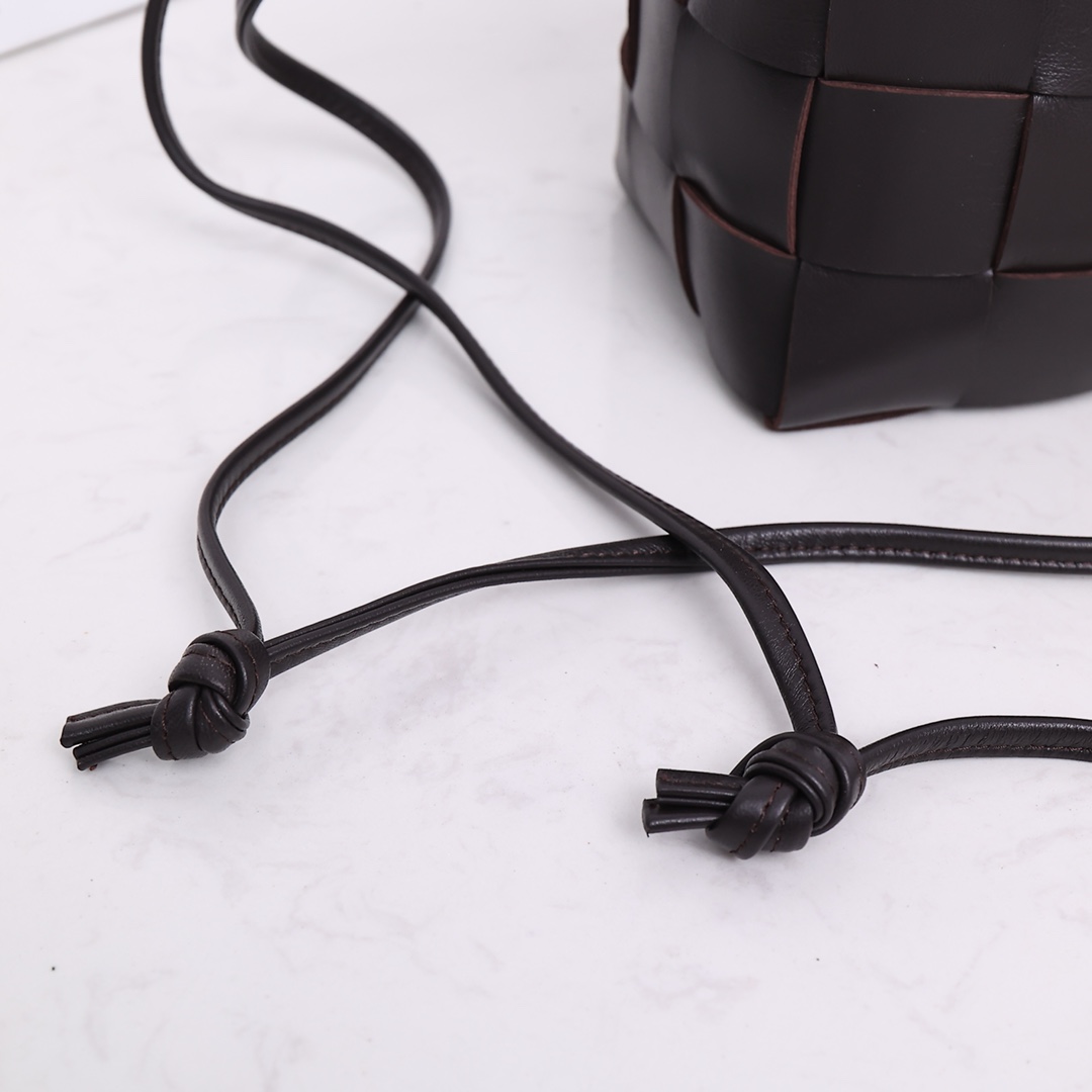 Bottega Veneta Small Cassette Cross-Body Bucket - 