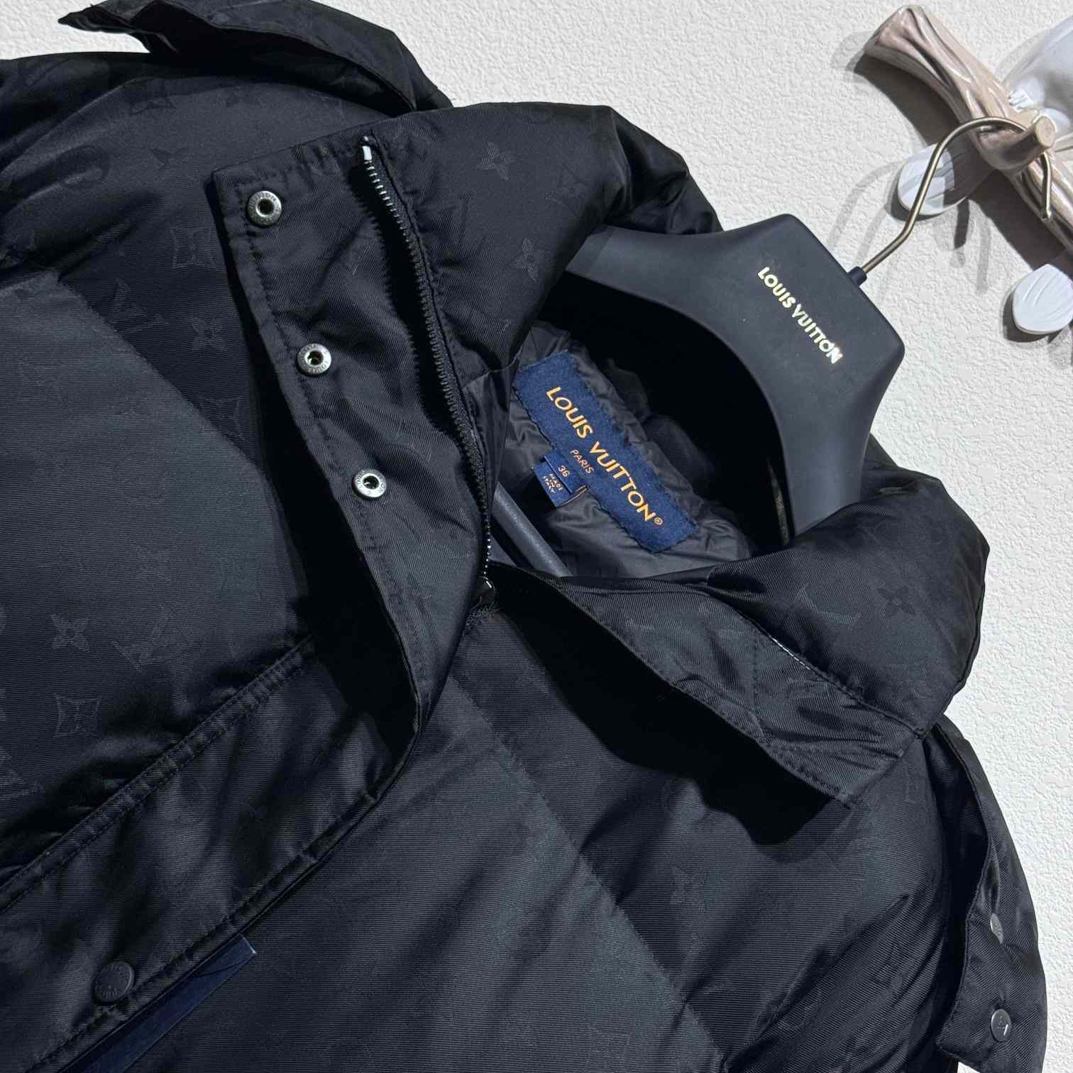Louis Vuitton Monogram Puffer Jacket    1AGAEQ - 