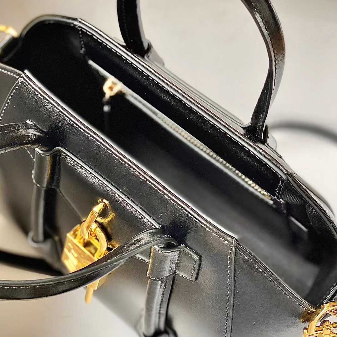 Givenchy Antigona Bag    20x22x13cm - 