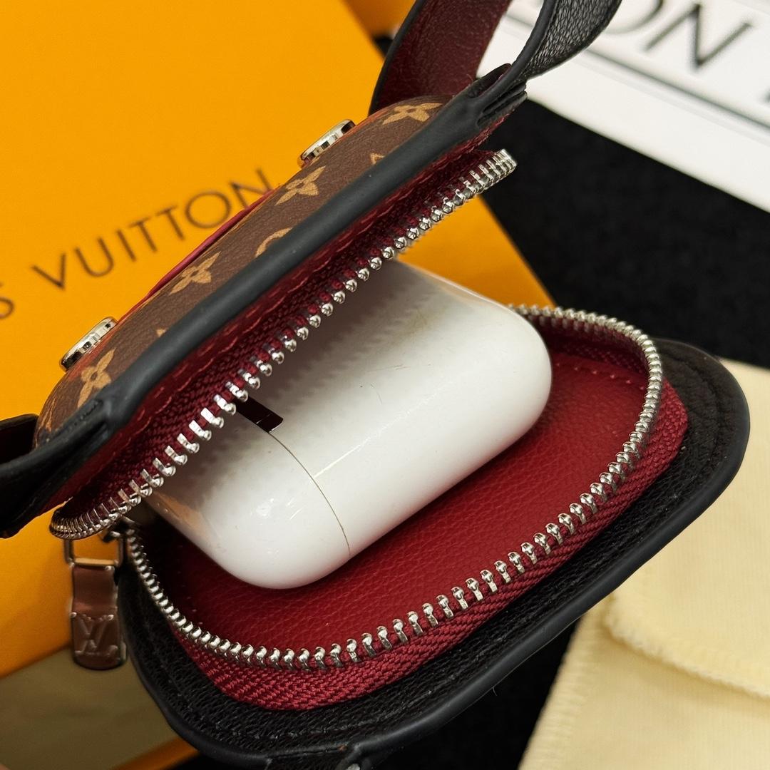 Louis Vuitton 57th Street NYC LV Dog Bag Charm  M02272 - 