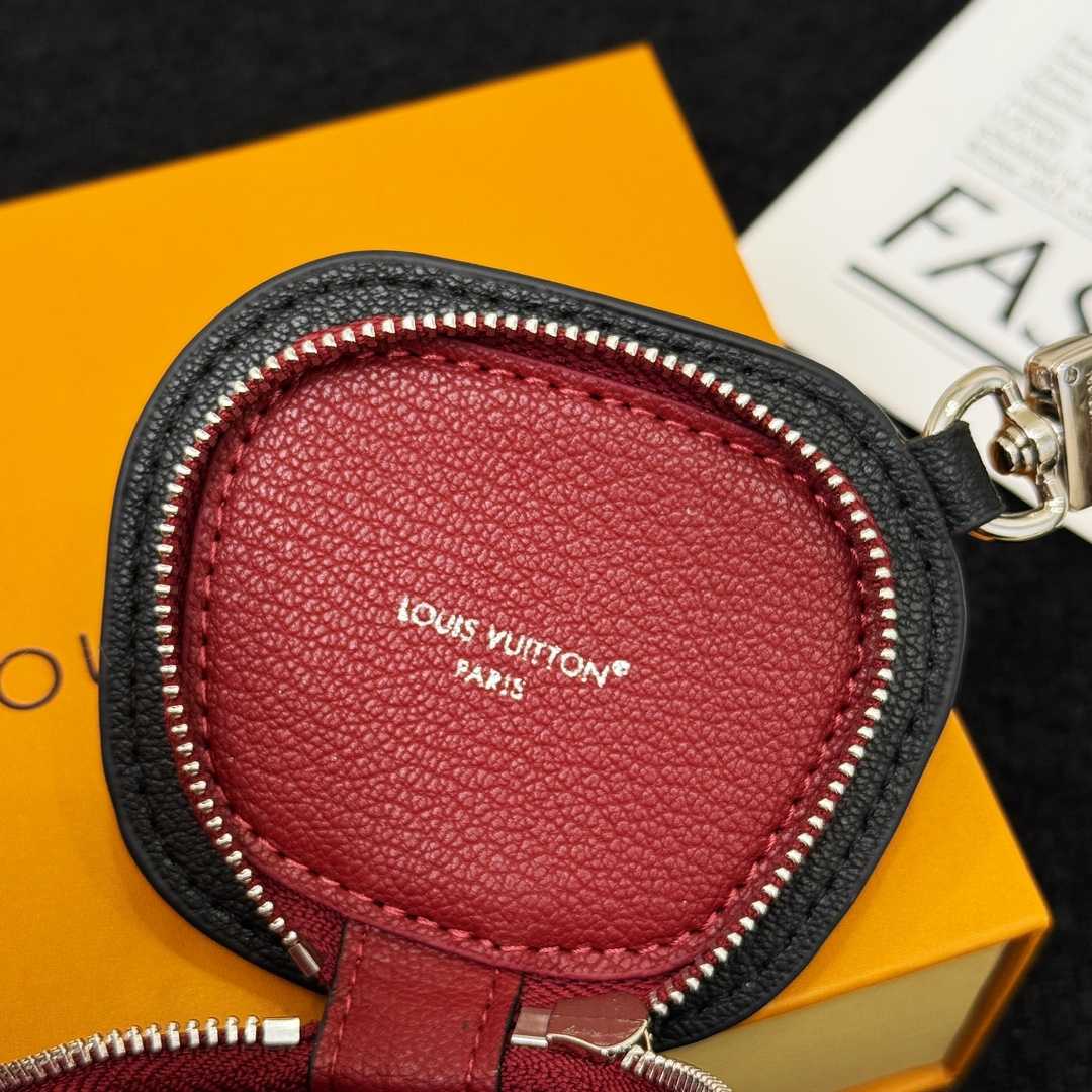 Louis Vuitton 57th Street NYC LV Dog Bag Charm  M02272 - 