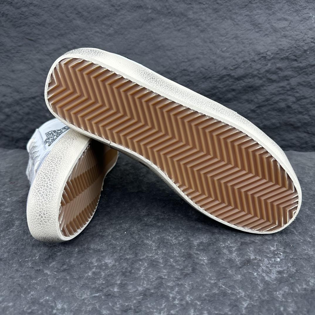Golden Goose Sneakers - 