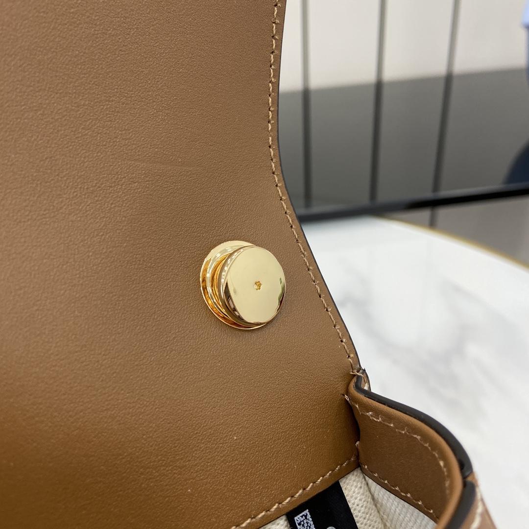 Gucci Blondie Mini Shoulder Bag - 