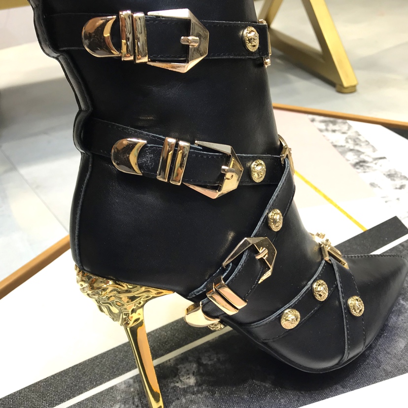 Balmain Leather Ankle Boots - 