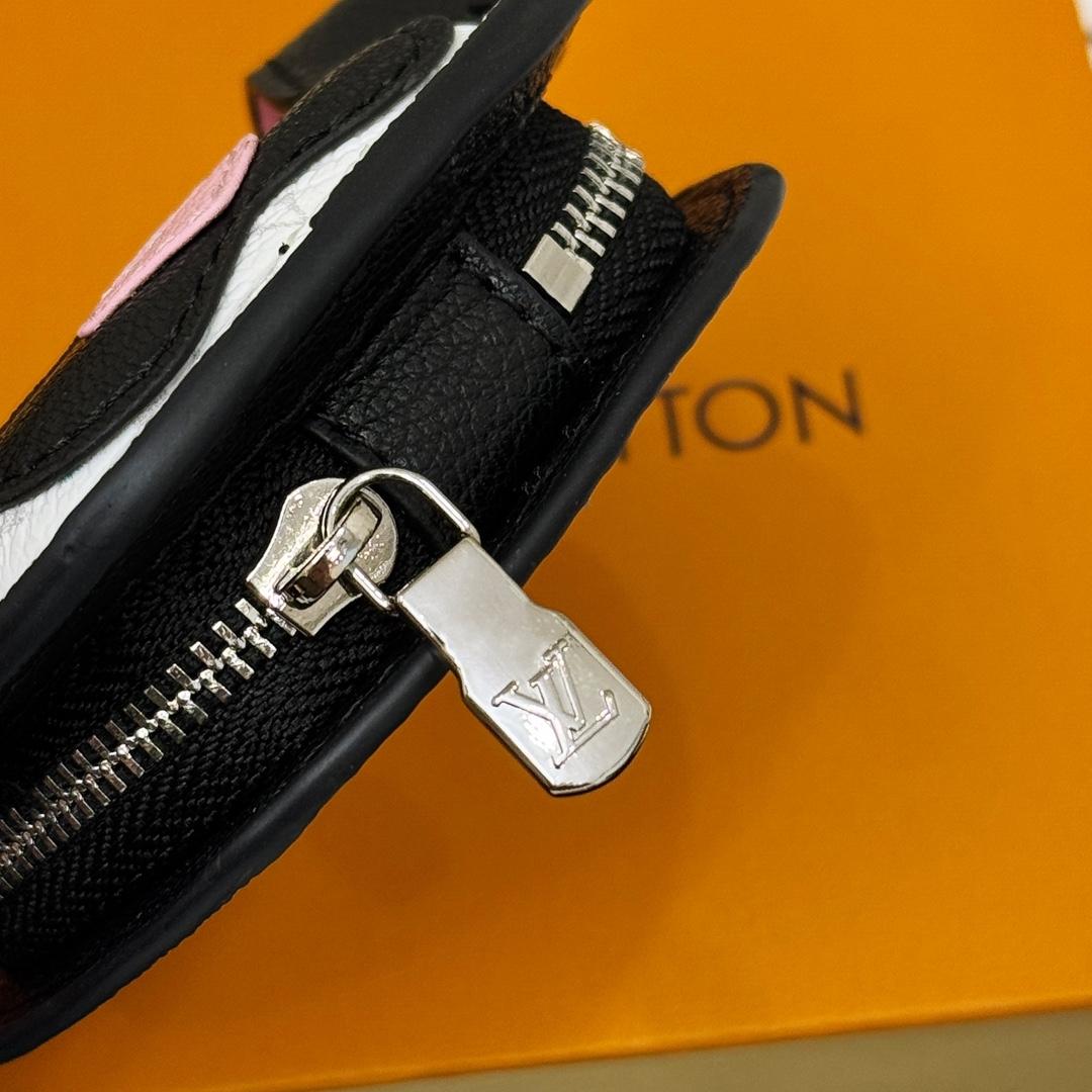 Louis Vuitton 57th Street NYC LV Dog Bag Charm  M02272 - 