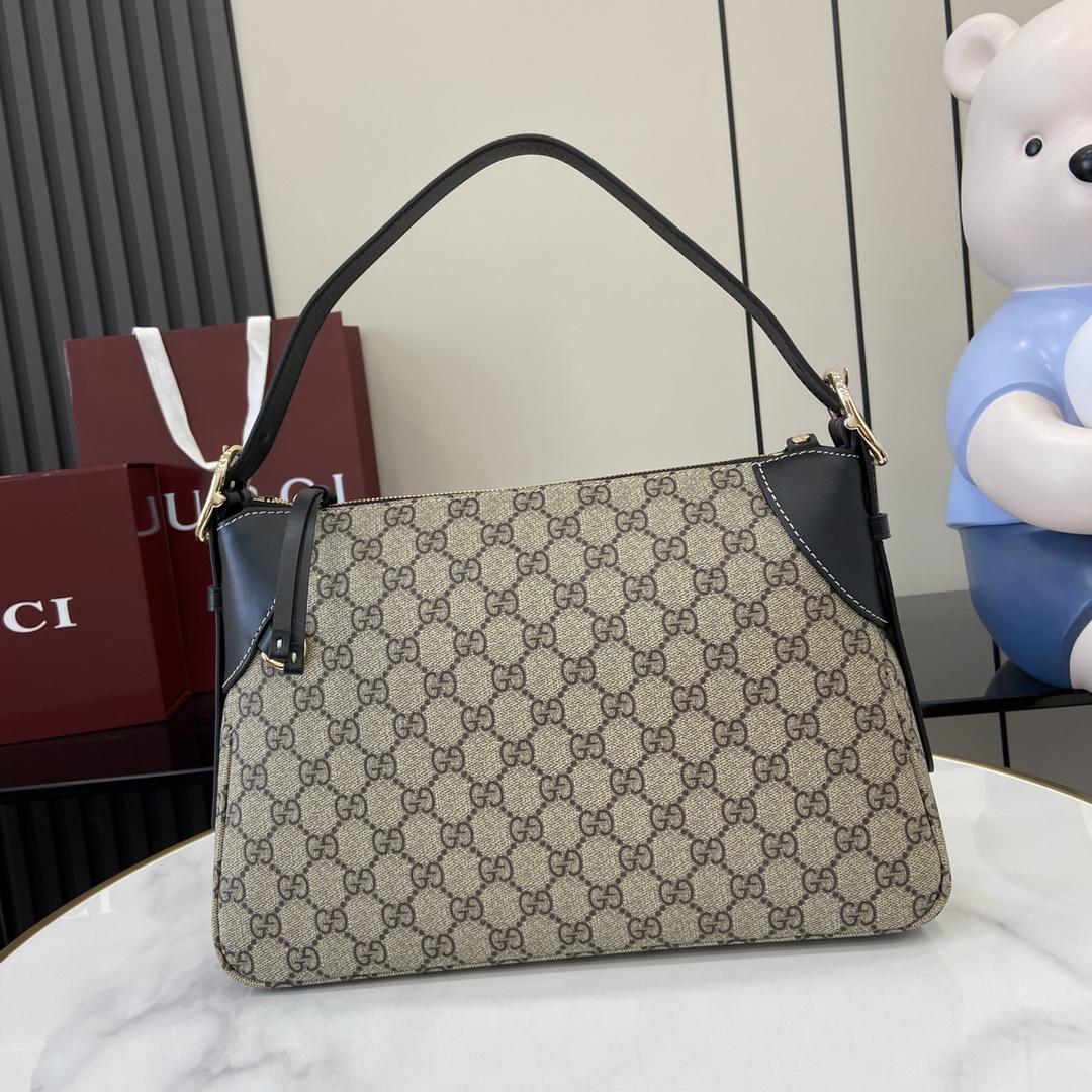 Gucci GG Emblem Medium Shoulder Bag - 