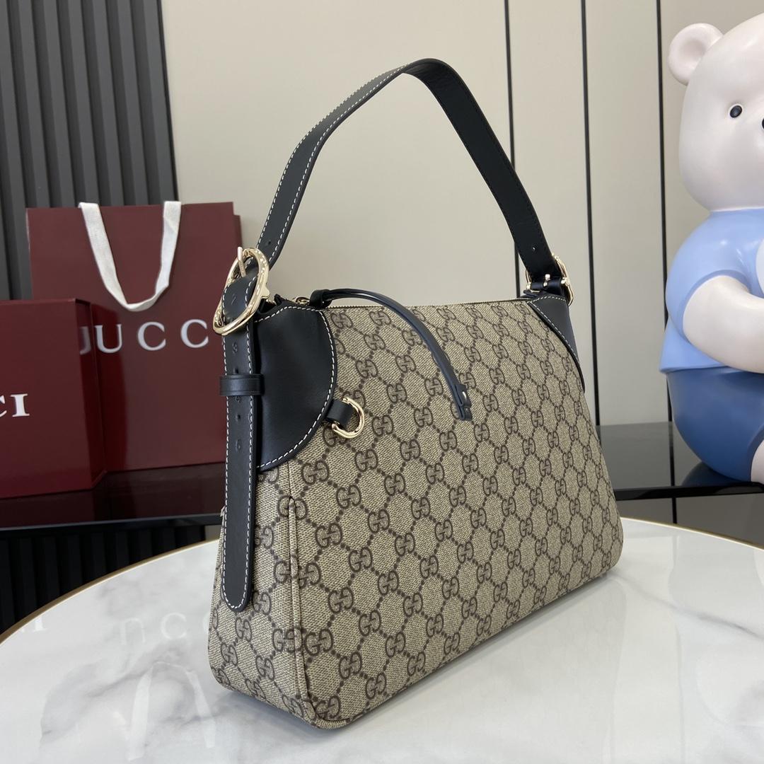 Gucci GG Emblem Medium Shoulder Bag - 