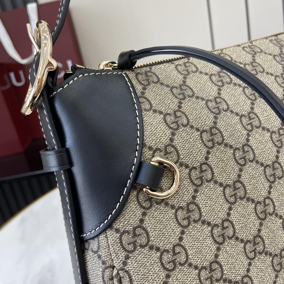 Gucci GG Emblem Medium Shoulder Bag - 