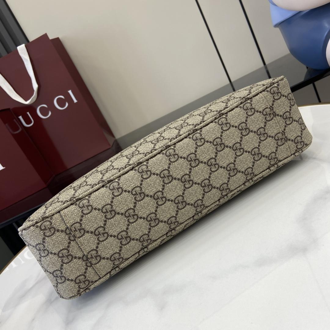 Gucci GG Emblem Medium Shoulder Bag - 