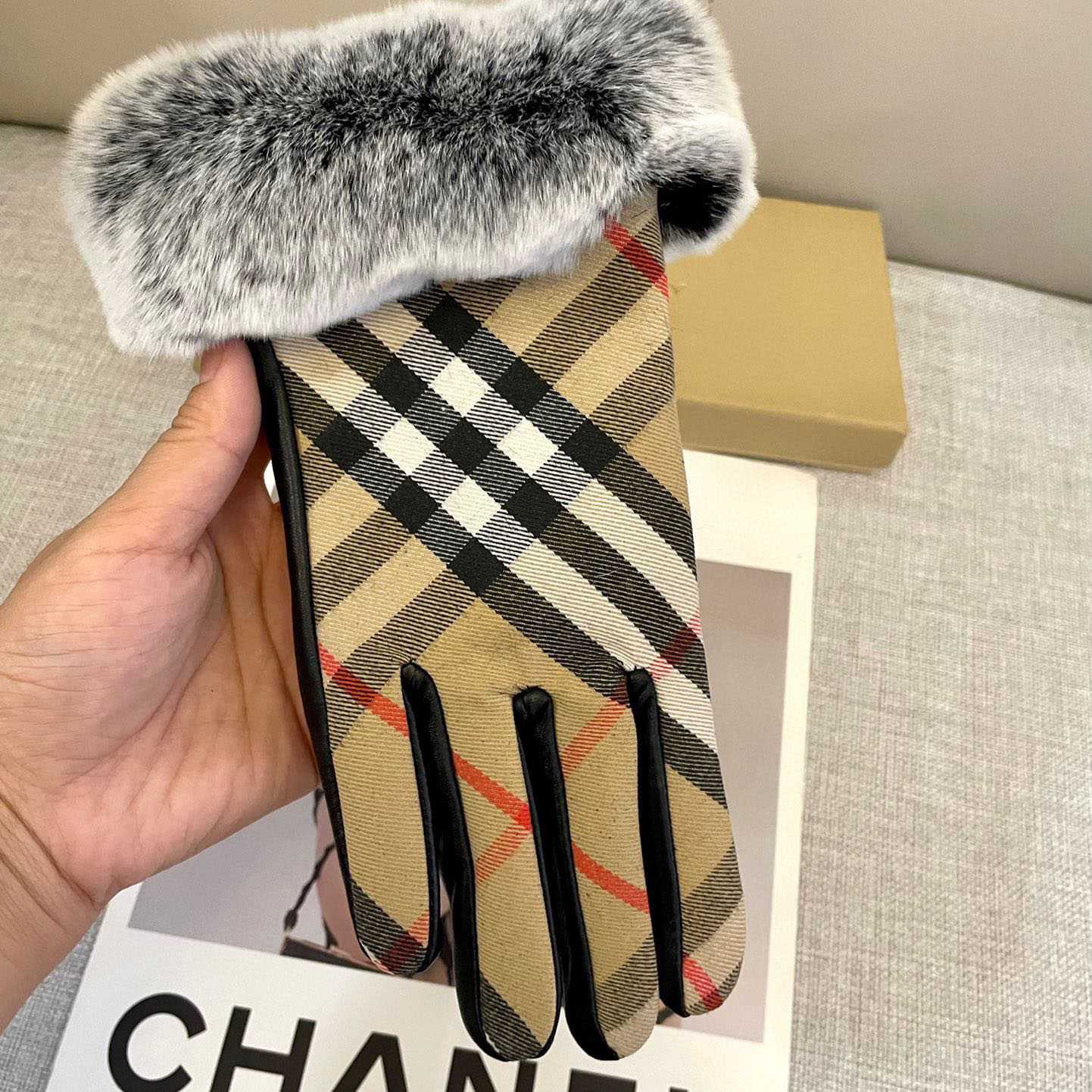 Burberry Gloves  - 