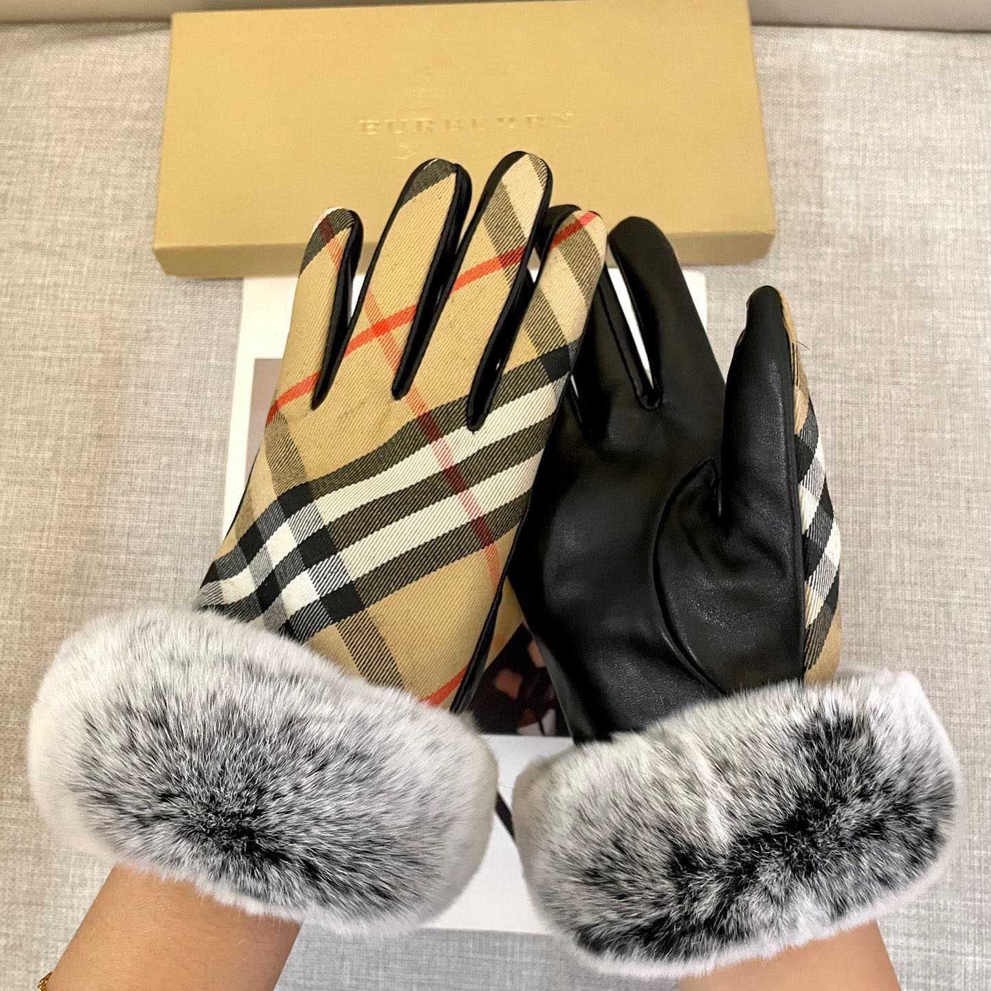 Burberry Gloves  - 