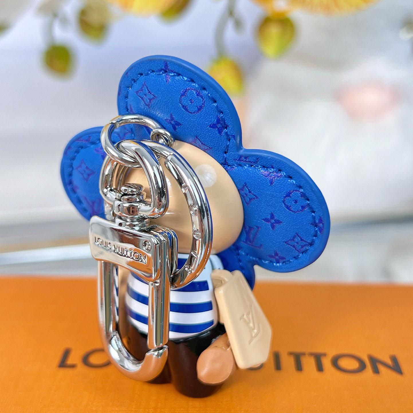 Louis Vuitton Vivienne in Paris Bag Charm  M01937 - 