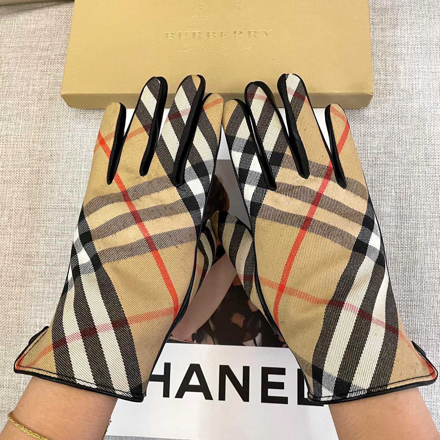 Burberry Gloves  - 