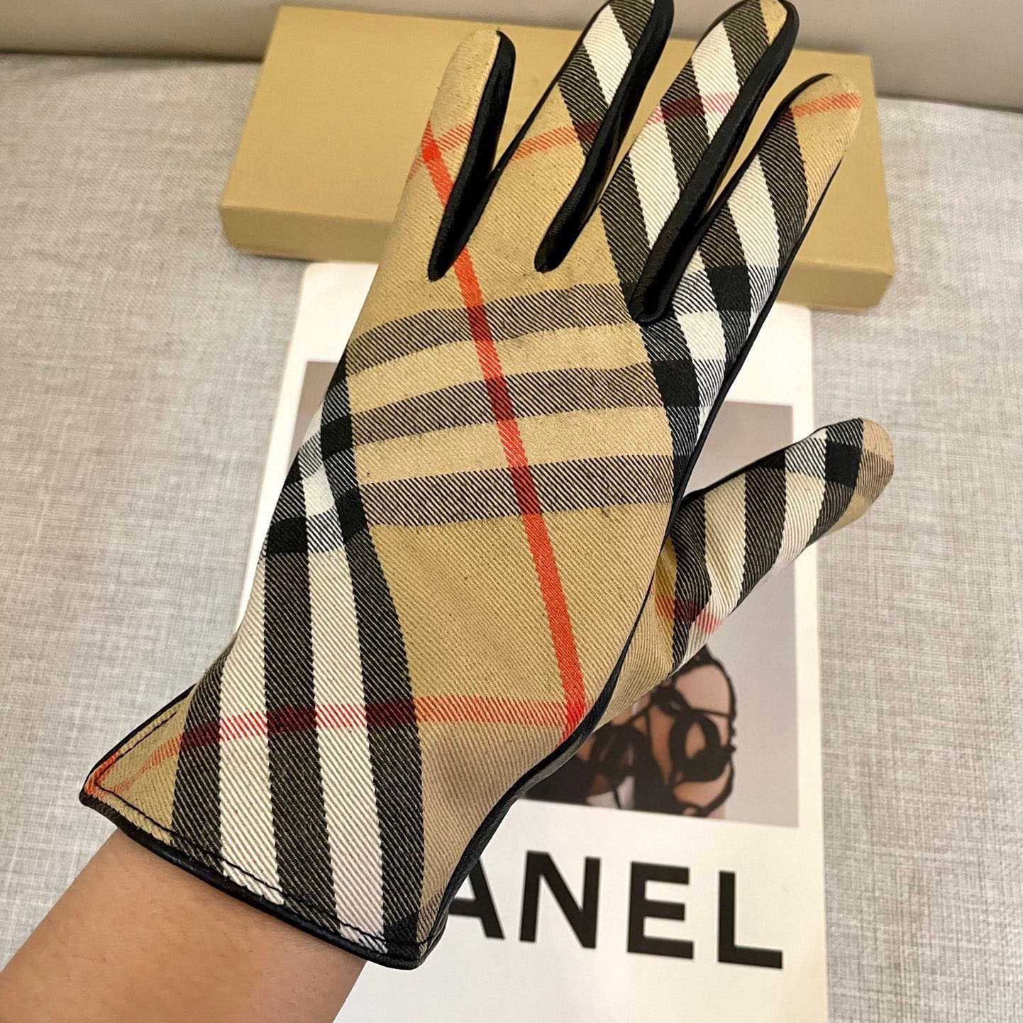 Burberry Gloves  - 