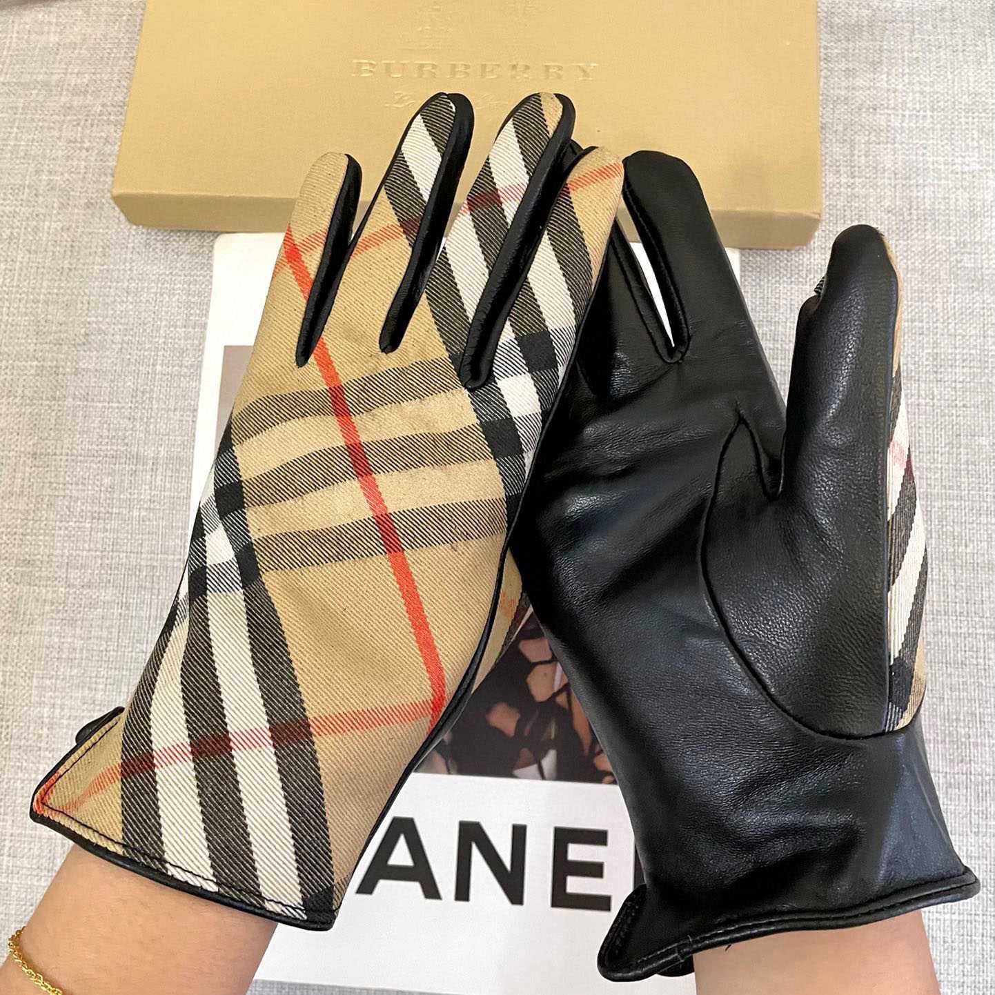 Burberry Gloves  - 
