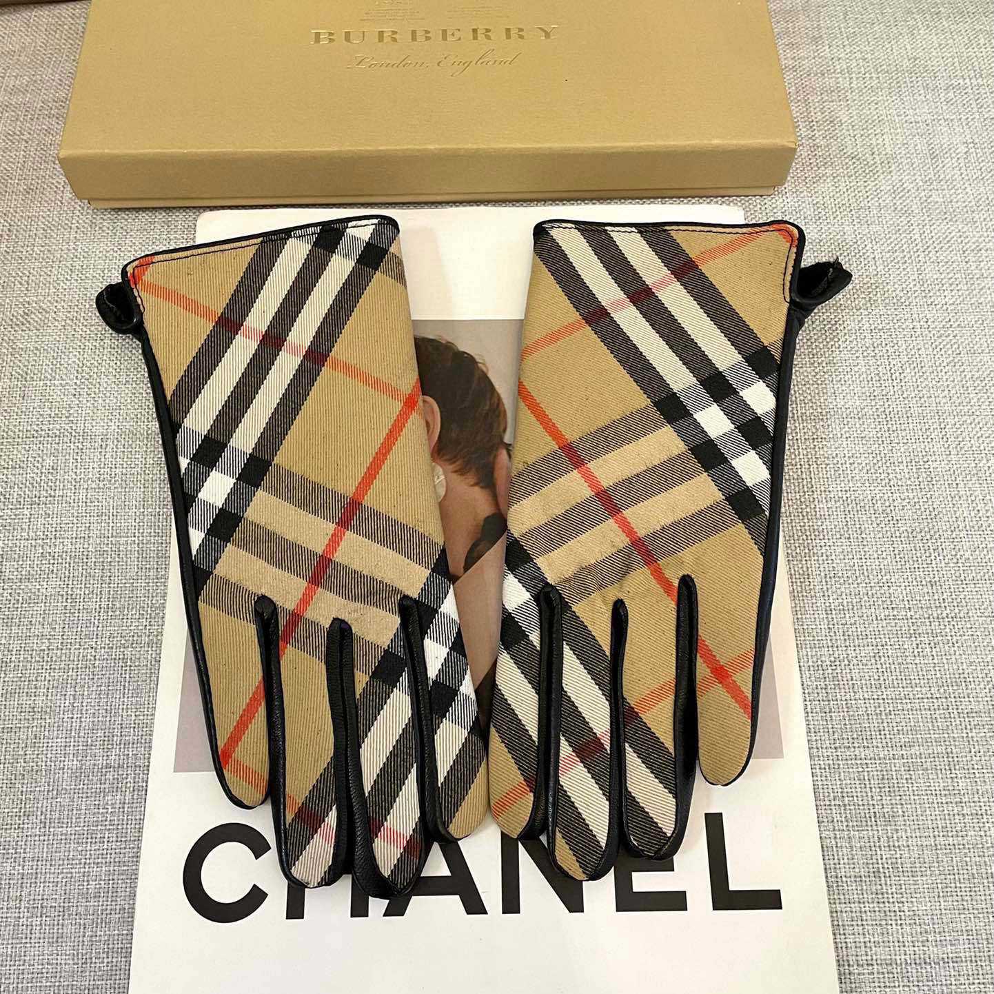 Burberry Gloves  - 
