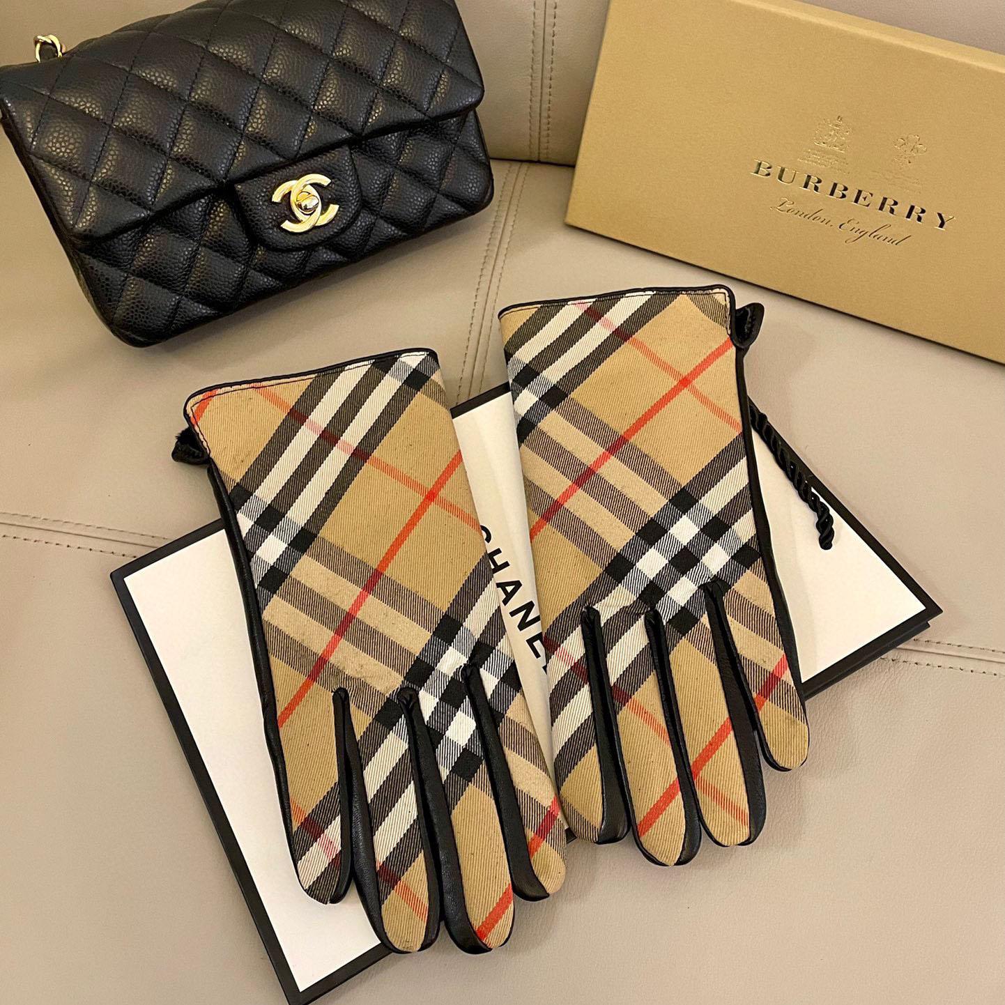 Burberry Gloves  - 