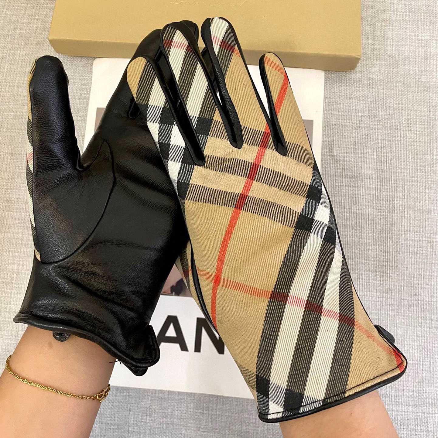 Burberry Gloves  - 