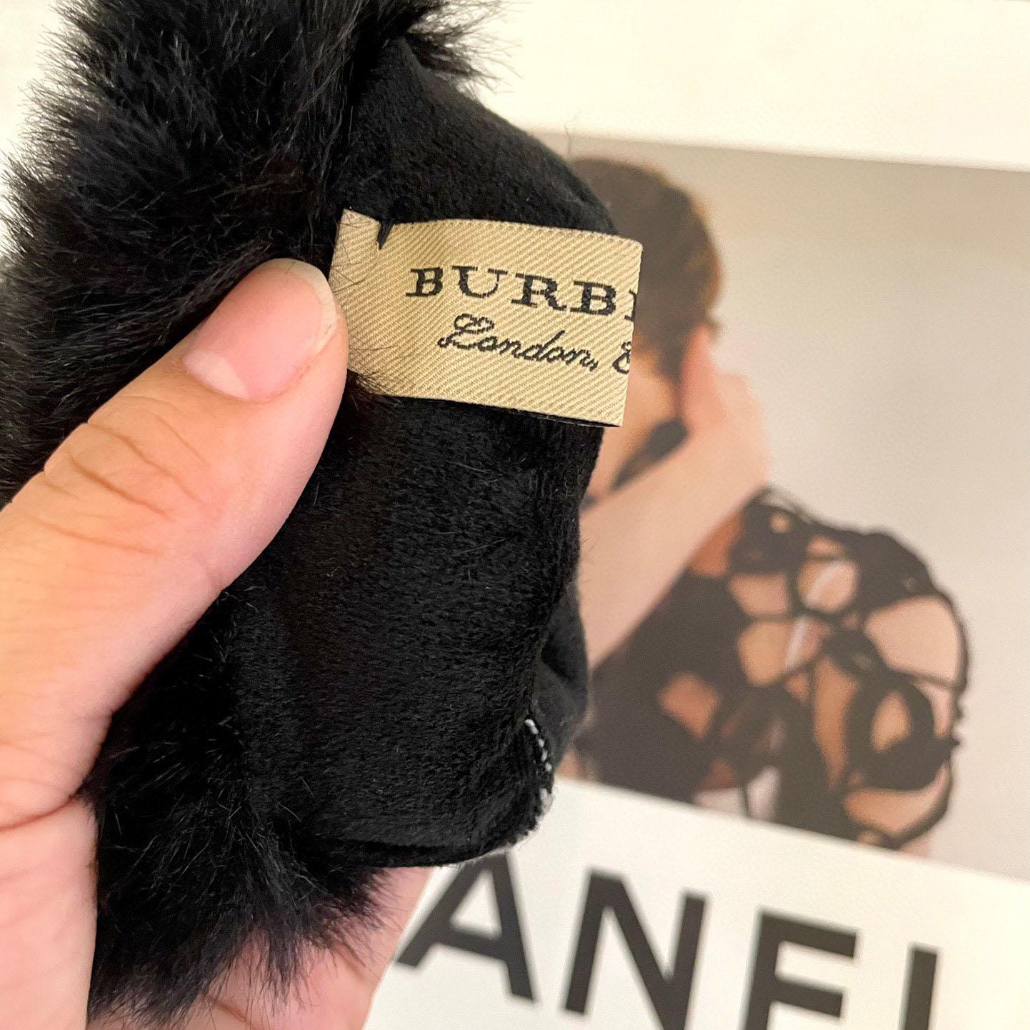 Burberry Gloves  - 